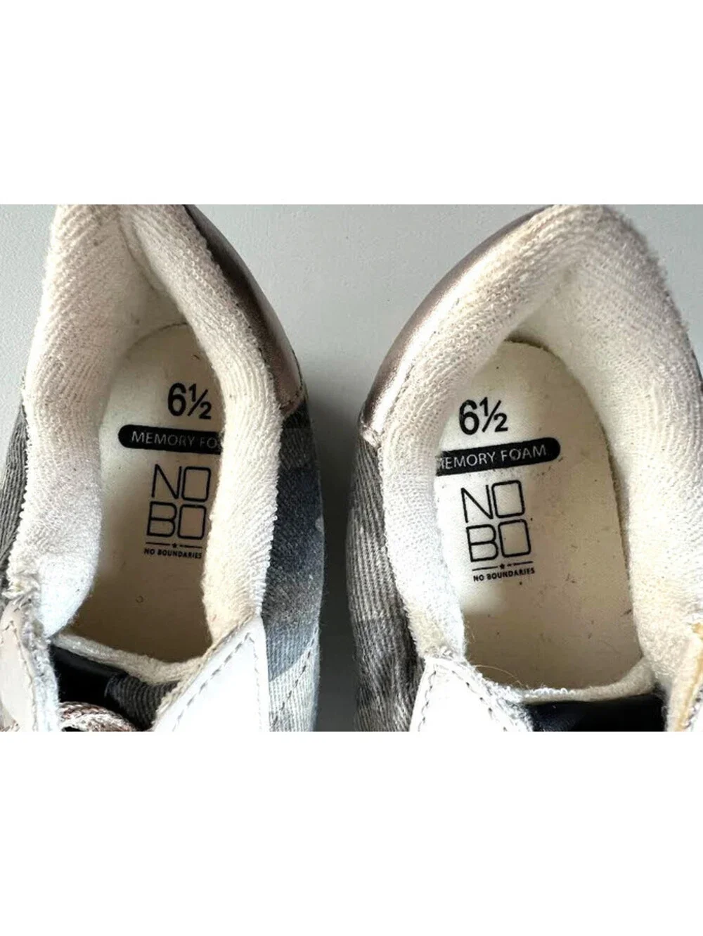 No Boundaries Womens Sneakers-Size 6.5-Camo, Off White & Gold w/ Sparkly Laces